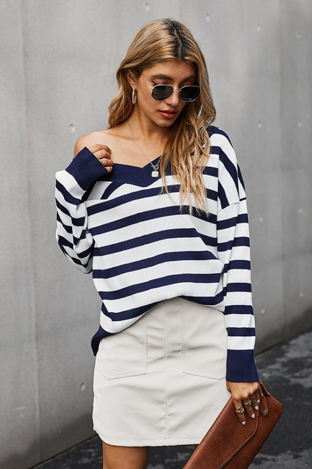 Creamtopmall V-neck Off Shoulder Stripe T-shirt