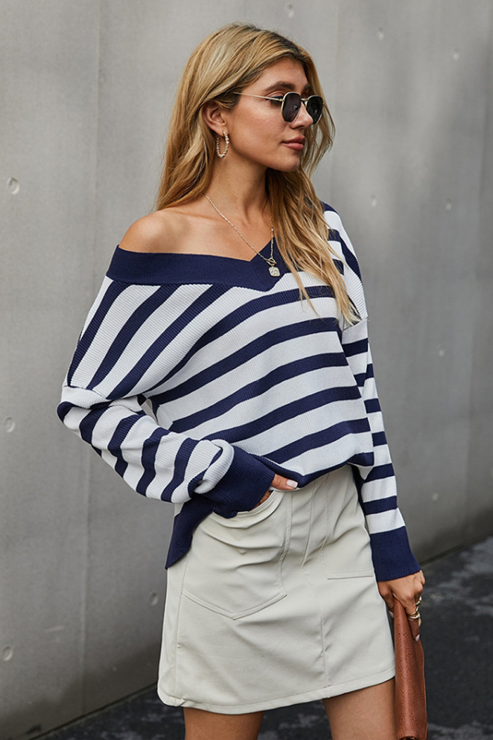 Creamtopmall V-neck Off Shoulder Stripe T-shirt