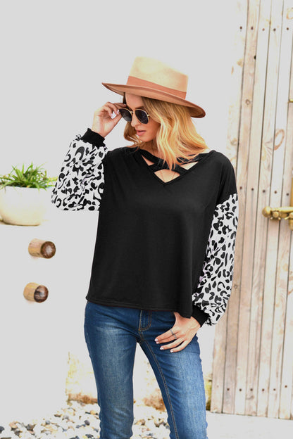 Creamtopmall Cross Collar Leopard Sleeve T-shirt