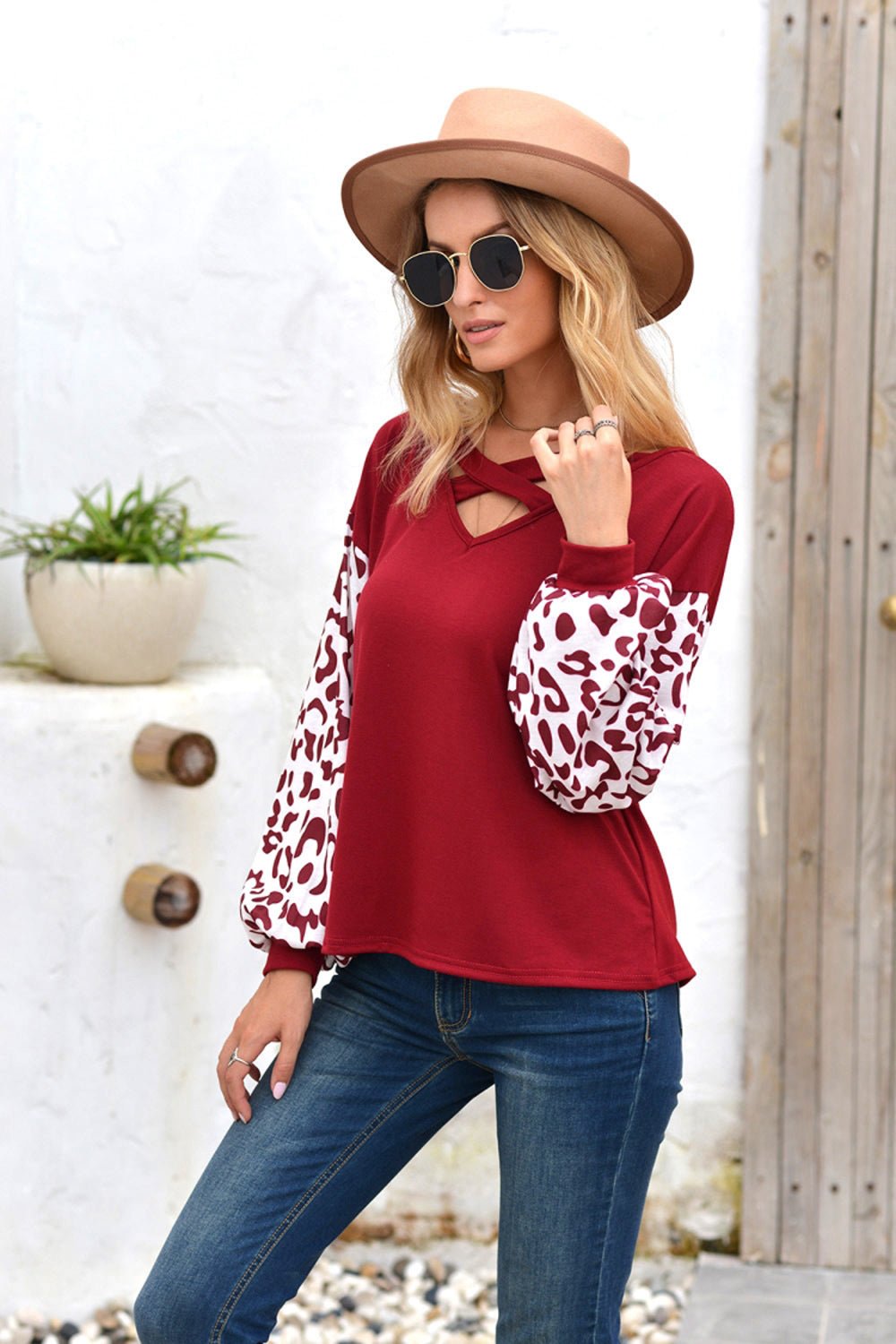 Creamtopmall Cross Collar Leopard Sleeve T-shirt