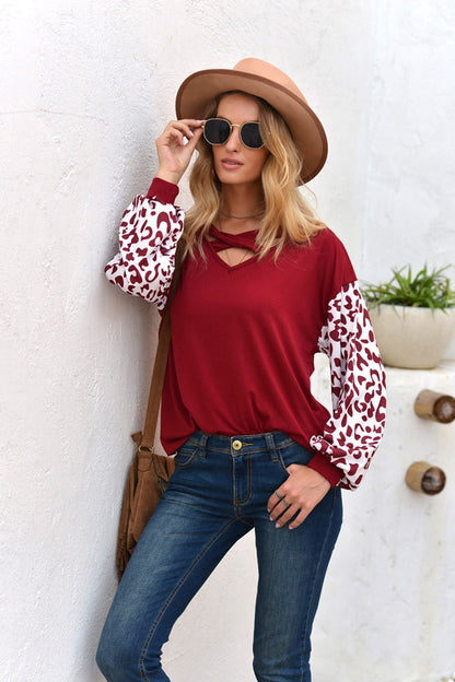 Creamtopmall Cross Collar Leopard Sleeve T-shirt