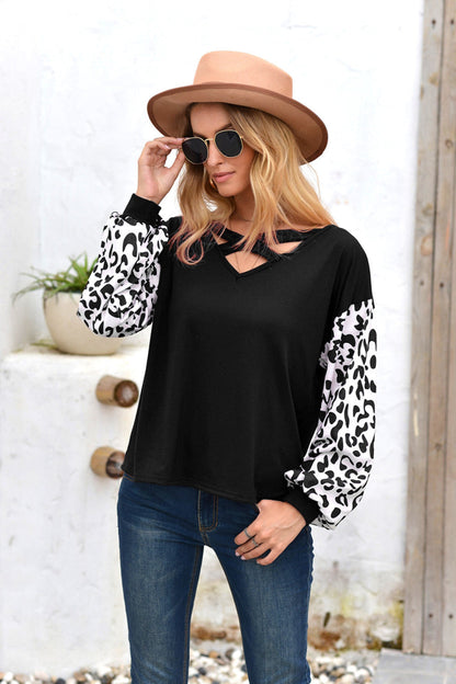 Creamtopmall Cross Collar Leopard Sleeve T-shirt