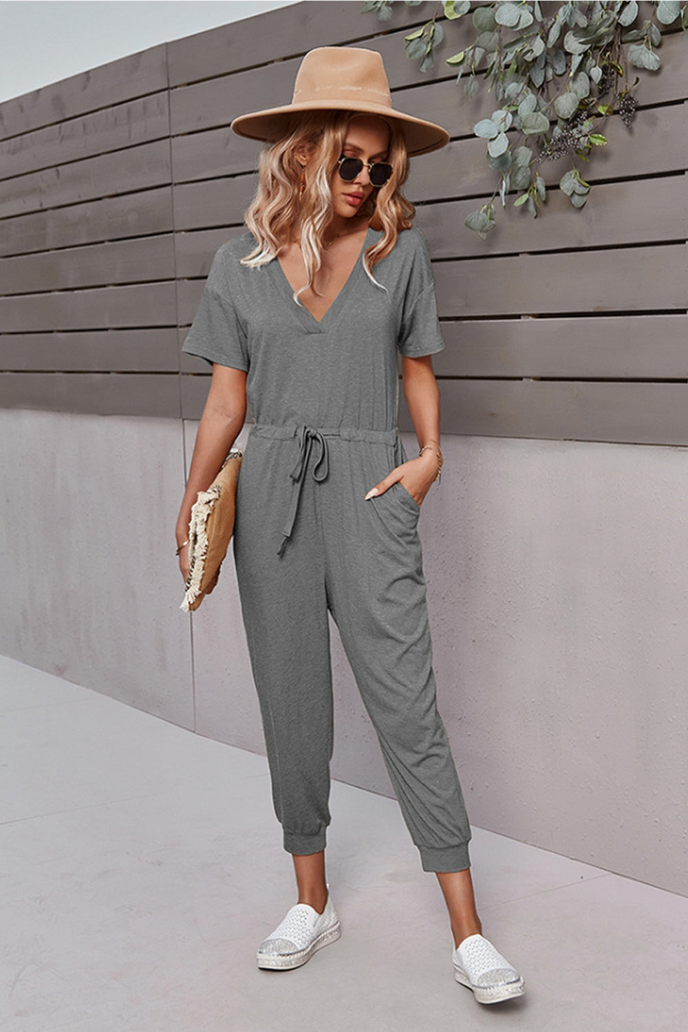 creamtopmall Solid Color V-Neck Jumpsuit