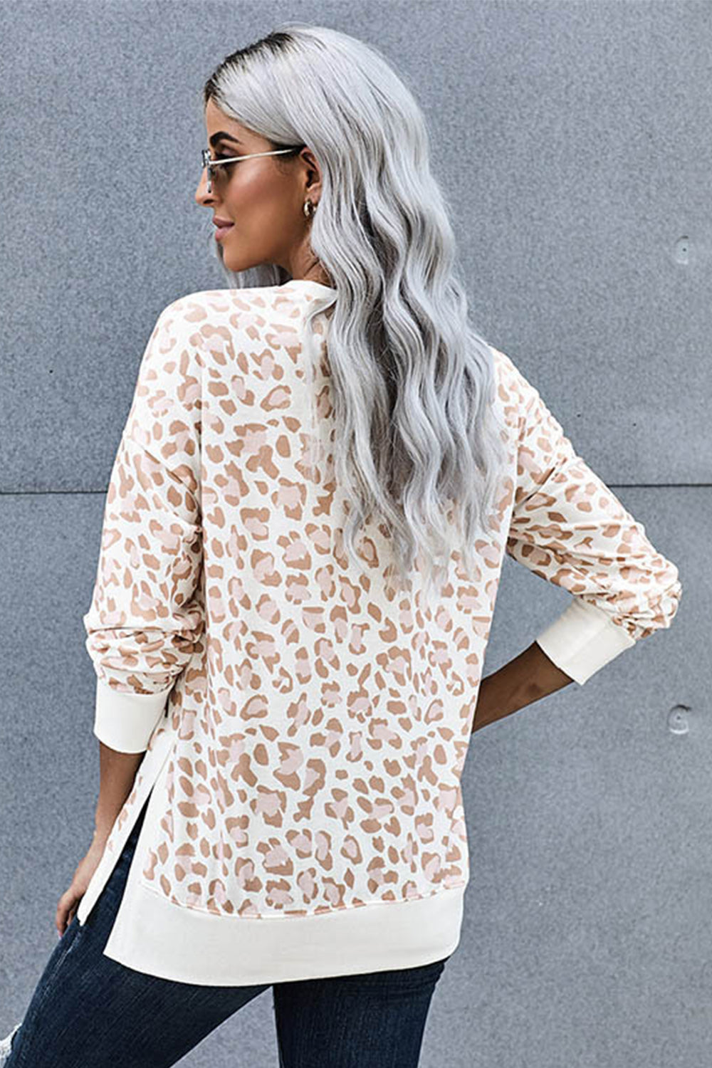 Creamtopmall Leopard Print Round Neck Hem Split Top