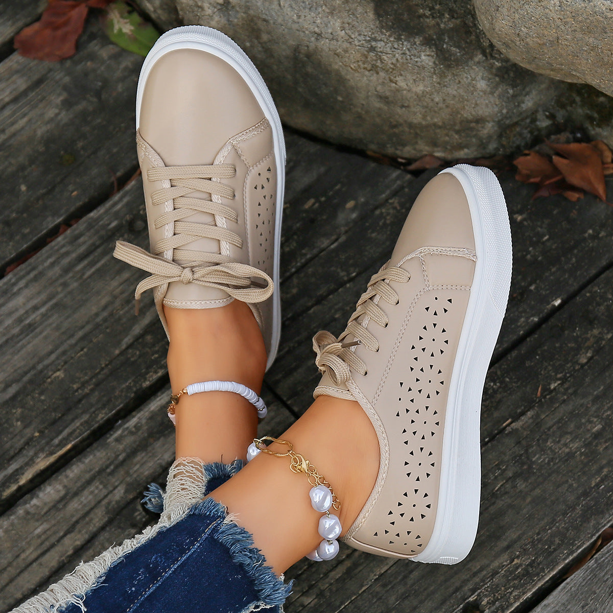 Creamtopmall Faux leather lace-up vented sneakers