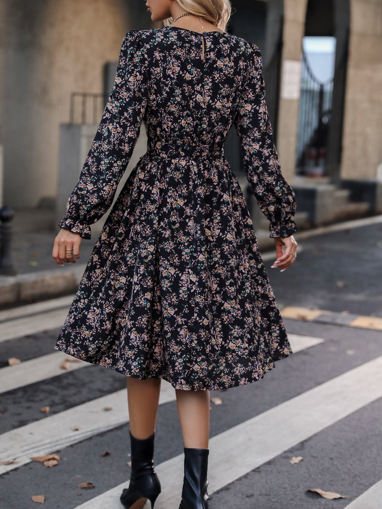 Creamtopmall Black long-sleeved V-neck floral dress