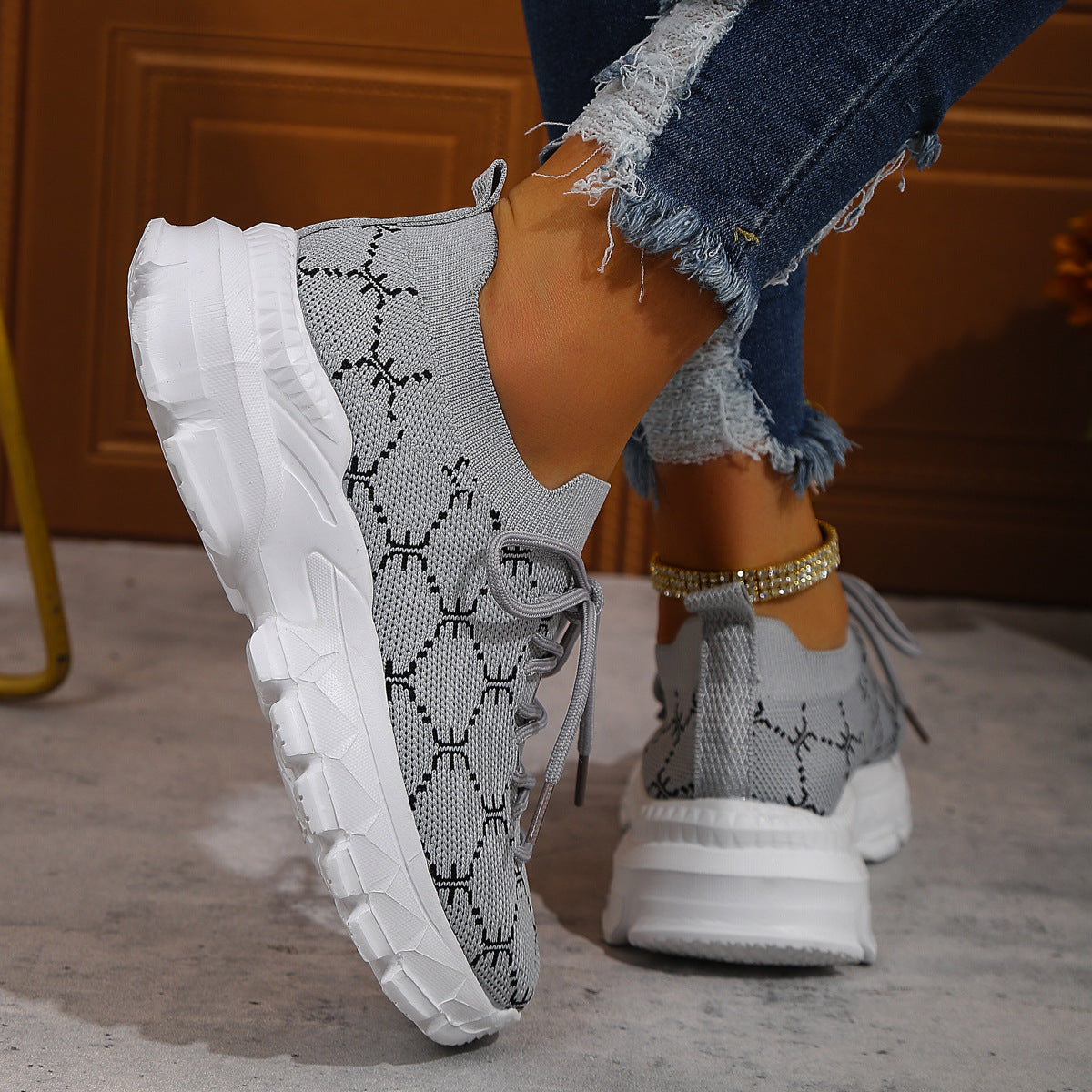 Creamtopmall Geometric pattern lace-up fly-knit sneakers