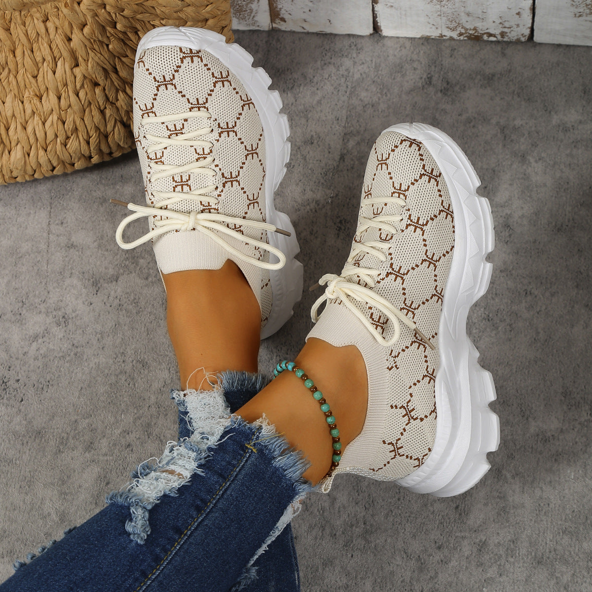 Creamtopmall Geometric pattern lace-up fly-knit sneakers