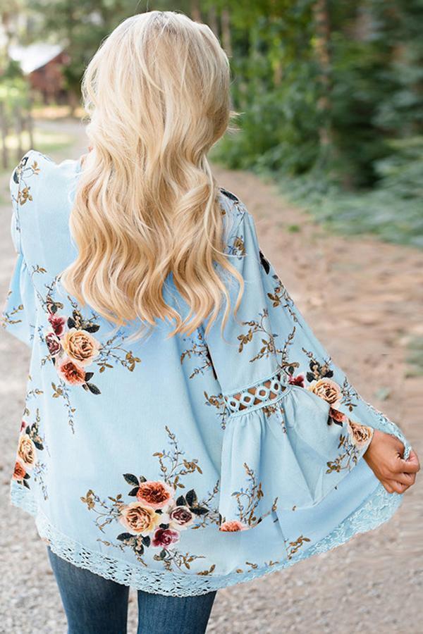 Creamtopmall Flare Sleeve Floral Print Lace Blouse